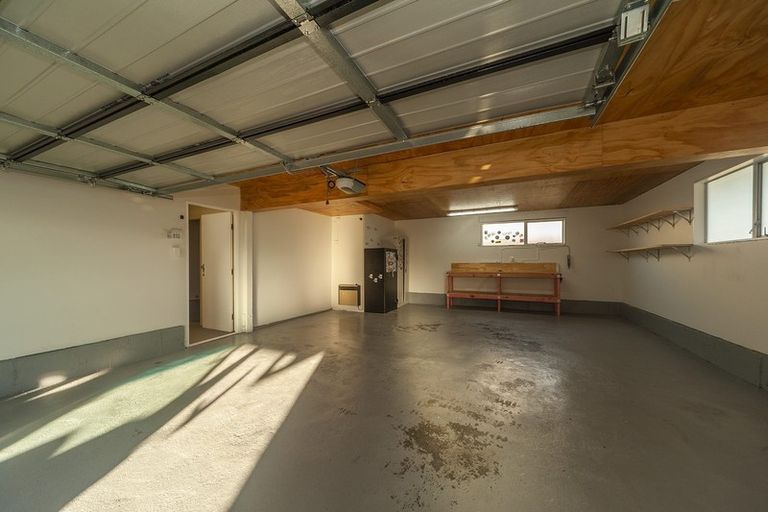 Photo of property in 46 Cypress Drive, Maungaraki, Lower Hutt, 5010