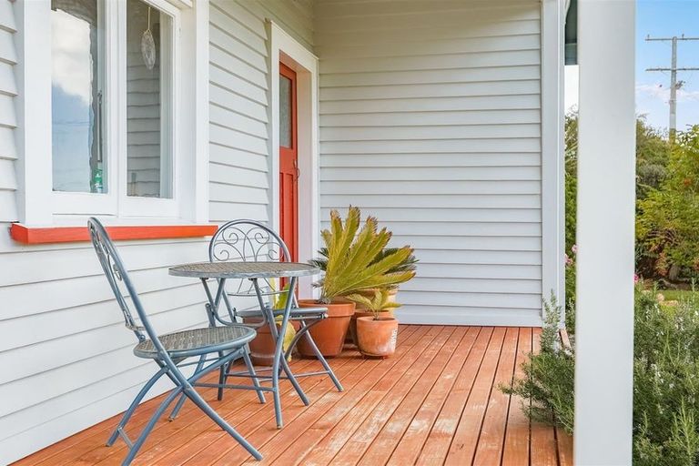 Photo of property in 10 Greenfield Street, Hector, 7822