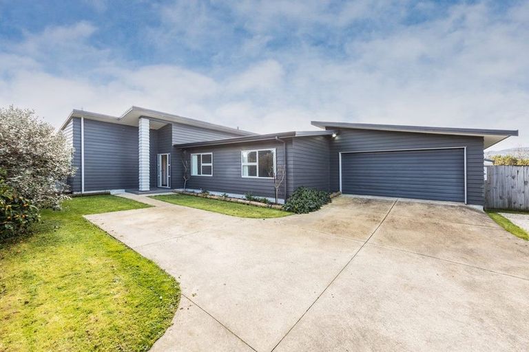 Photo of property in 15 Millbrook Place, Ashhurst, 4810