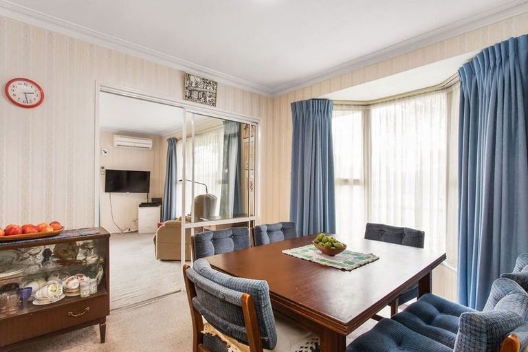 Photo of property in 2/427 Memorial Avenue, Burnside, Christchurch, 8053