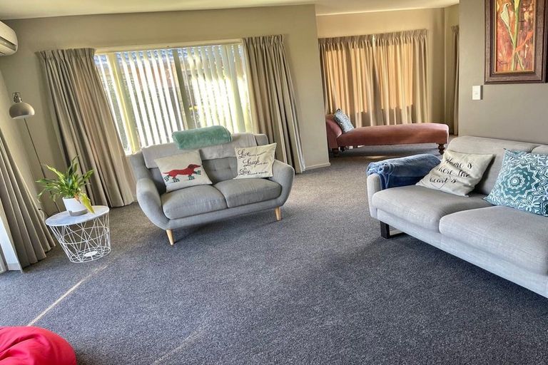 Photo of property in 21 Sutton Place, Dallington, Christchurch, 8061