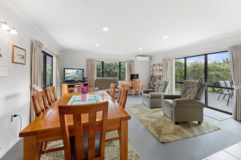 Photo of property in 18 Ludlam Way, Otaki, 5512