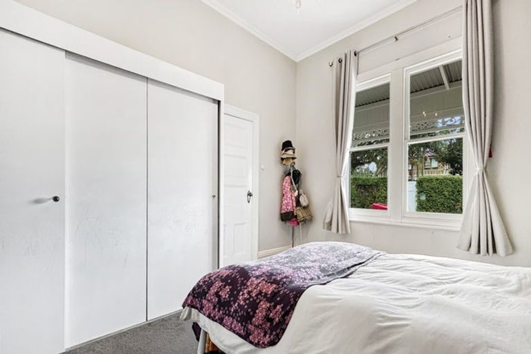 Photo of property in 22a Puriri Avenue, Greenlane, Auckland, 1051