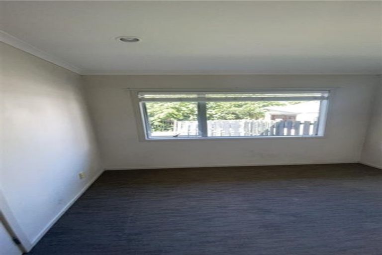 Photo of property in 12 Quincey Place, Massey, Auckland, 0614