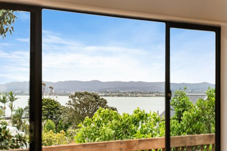 Photo of property in 122 Island Bay Road, Beach Haven, Auckland, 0626