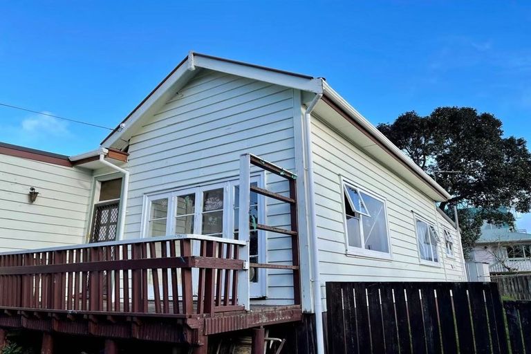 Photo of property in 282 West Coast Road, Glen Eden, Auckland, 0602