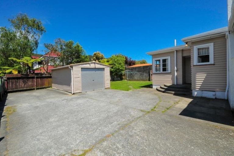 Photo of property in 212 Waiwhetu Road, Waterloo, Lower Hutt, 5011