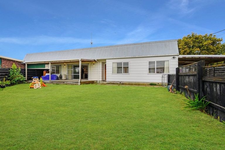 Photo of property in 1/17a Tawa Road, Te Atatu Peninsula, Auckland, 0610