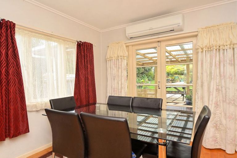 Photo of property in 27 Moire Road, Massey, Auckland, 0614