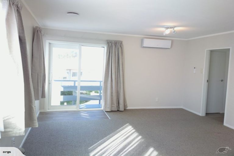 Photo of property in 1/43 Edgecombe Street, Newlands, Wellington, 6037