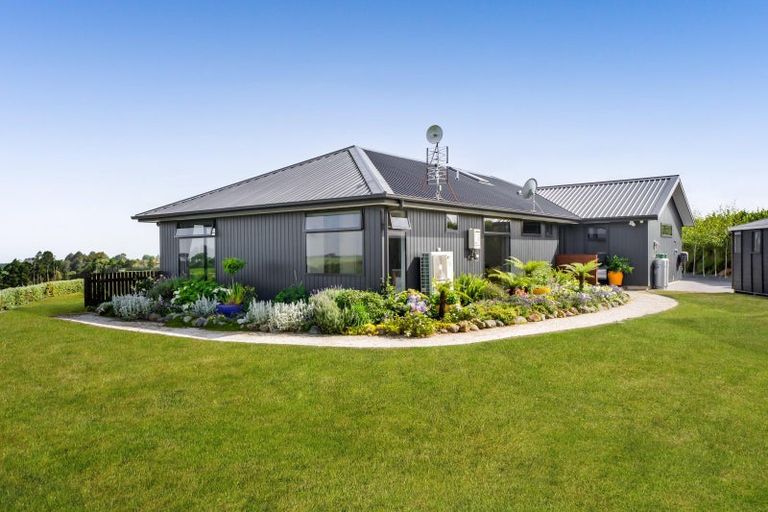Photo of property in 956 Richmond Road, Lepperton, New Plymouth, 4373