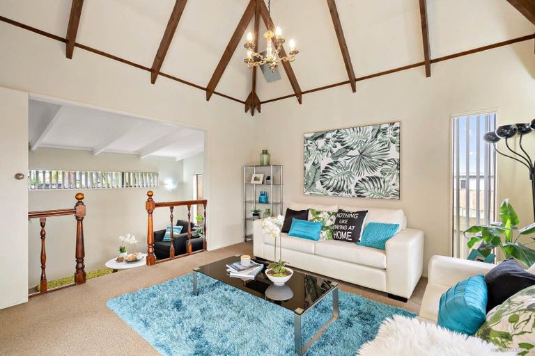 Photo of property in 46 Hobsonville Road, West Harbour, Auckland, 0618