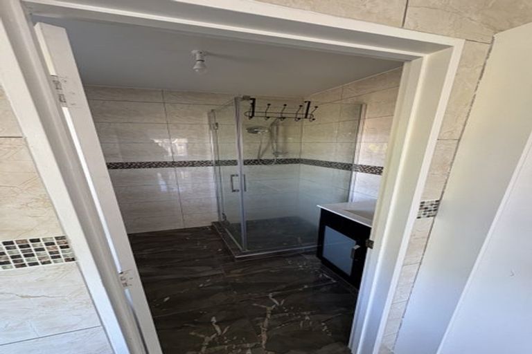 Photo of property in 63 Harmel Road, Glendene, Auckland, 0602