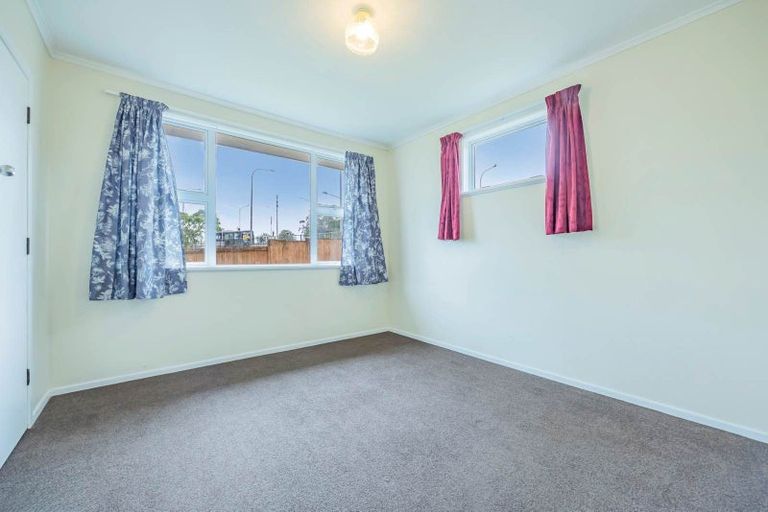 Photo of property in 57a Tiroroa Avenue, Te Atatu South, Auckland, 0610