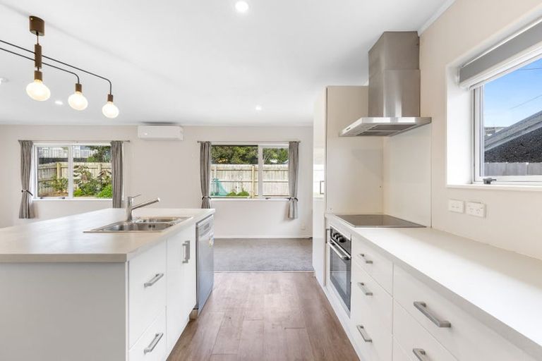 Photo of property in 1/45 Bay Street, Red Beach, 0932