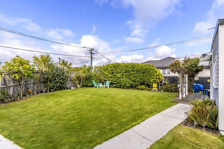 Photo of property in 176 Bowhill Road, New Brighton, Christchurch, 8083