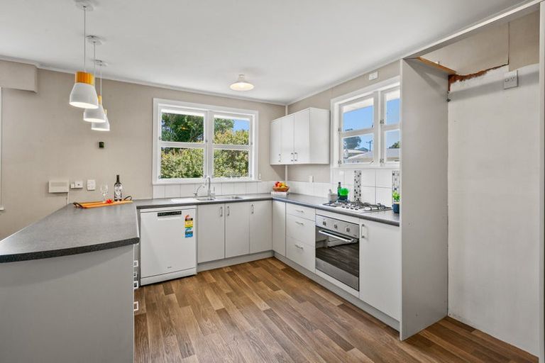 Photo of property in 62 Huatoki Street, Vogeltown, New Plymouth, 4310