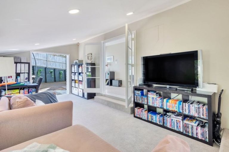 Photo of property in 1/30 Jellicoe Road, Murrays Bay, Auckland, 0630