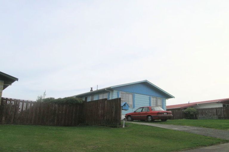Photo of property in 11 Limerick Grove, Ascot Park, Porirua, 5024