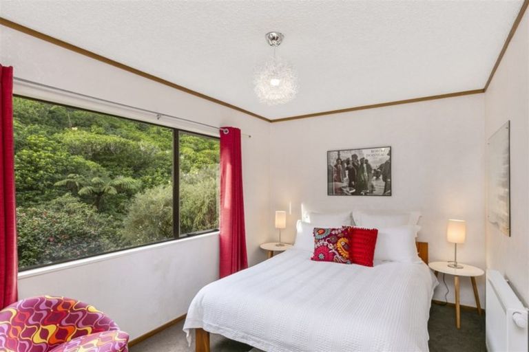 Photo of property in 72 Amapur Drive, Khandallah, Wellington, 6035