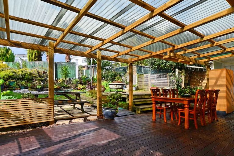 Photo of property in 27 Moire Road, Massey, Auckland, 0614