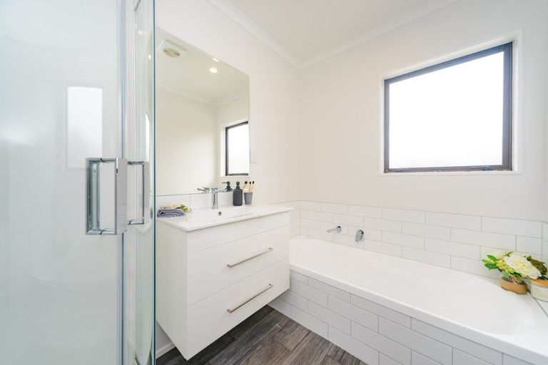 Photo of property in 19 Newton Place, Westbrook, Palmerston North, 4412