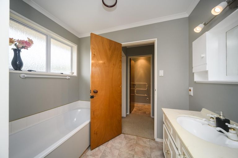 Photo of property in 23 Humphries Place, Awapuni, Palmerston North, 4412