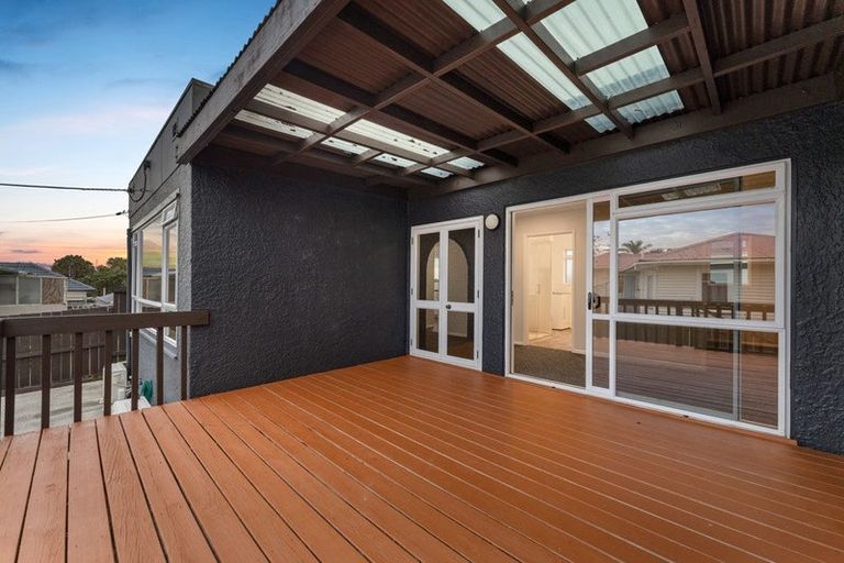 Photo of property in 188 Waimumu Road, Massey, Auckland, 0614