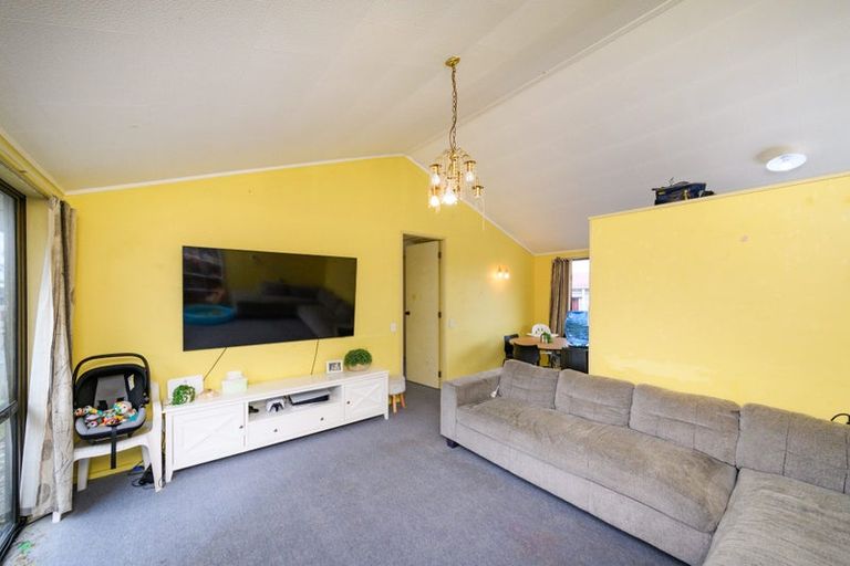 Photo of property in 2/685 Pioneer Highway, Highbury, Palmerston North, 4412