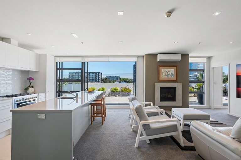 Photo of property in Maison Apartments, 403/16 Huron Street, Takapuna, Auckland, 0622