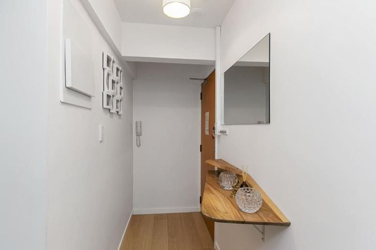 Photo of property in Mansfield Towers, 1 Grant Road, Thorndon, Wellington, 6011