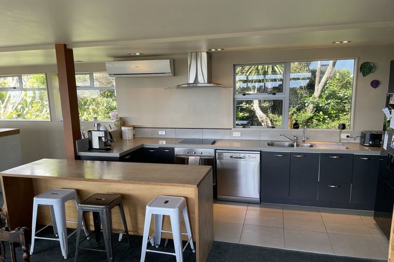 Photo of property in 16 Log Race Road, Piha, New Lynn, 0772