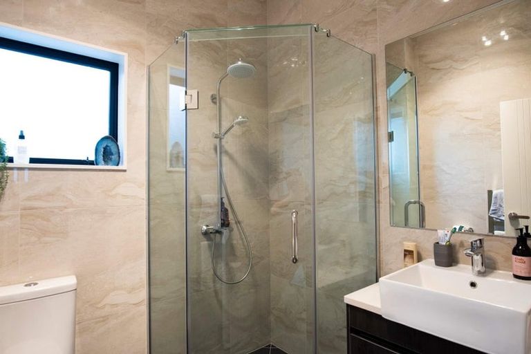 Photo of property in 19 Waru Lane, Te Atatu Peninsula, Auckland, 0610