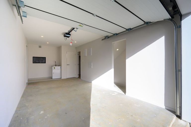 Photo of property in 16 Gossamer Drive, Pakuranga Heights, Auckland, 2010