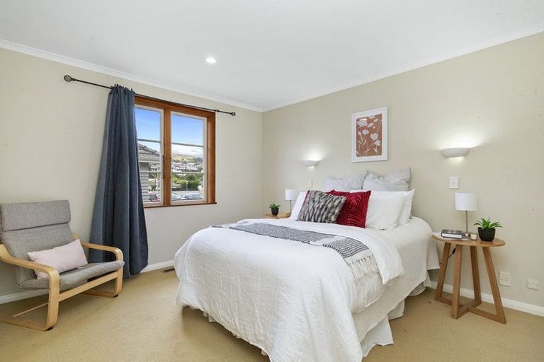 Photo of property in 4 Lyndhurst Road, Tawa, Wellington, 5028