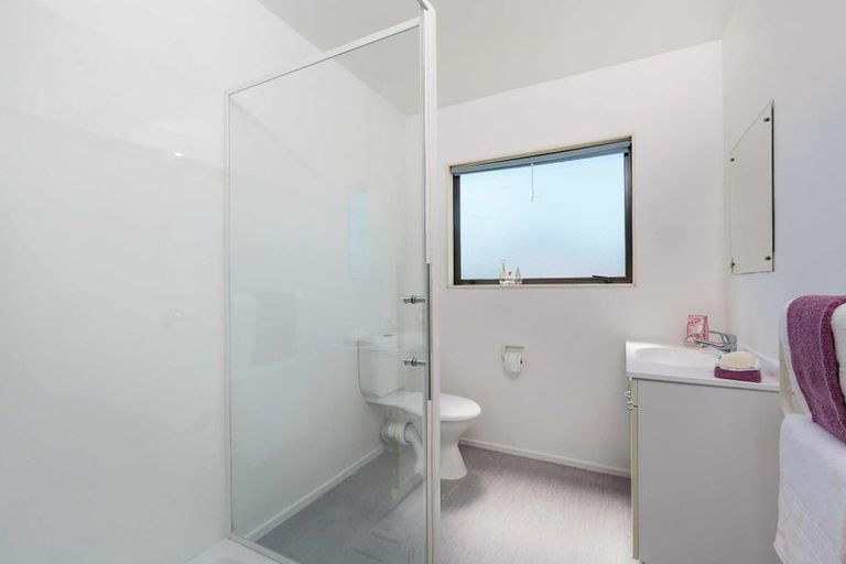 Photo of property in 9/44 Fields Parade, Oteha, Auckland, 0632