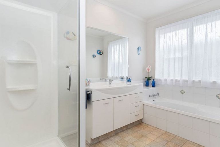 Photo of property in 48 Doncaster Drive, Papamoa Beach, Papamoa, 3118