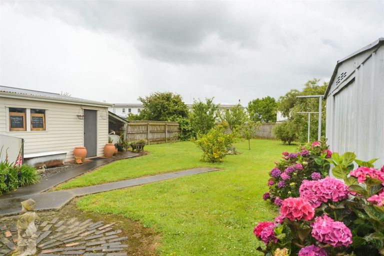 Photo of property in 27 Holland Crescent, Bulls, 4818