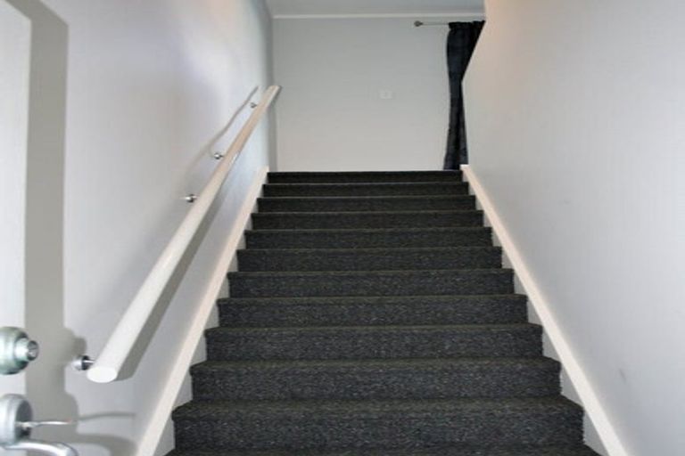 Photo of property in 16a Woodall Place, Totara Vale, Auckland, 0627