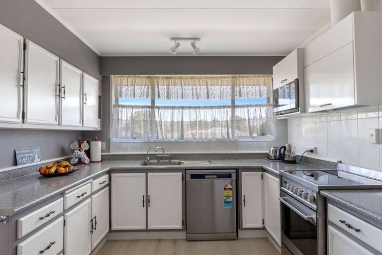 Photo of property in 12 Banks Street, Tolaga Bay, 4077