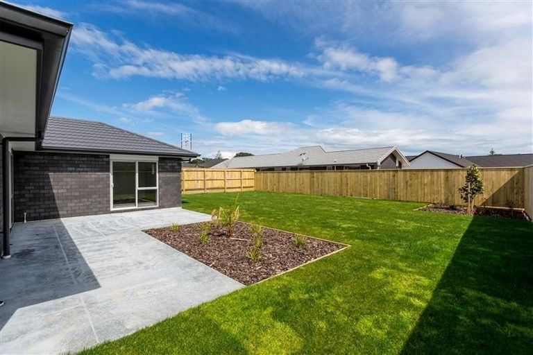 Photo of property in 71 Links Drive, Waiwhakaiho, New Plymouth, 4312