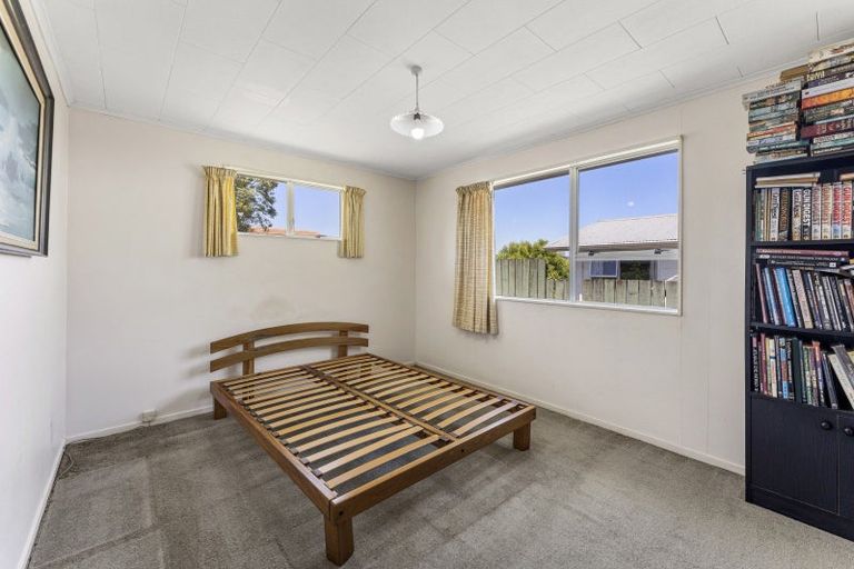 Photo of property in 24 Hartford Crescent, Totara Park, Upper Hutt, 5018