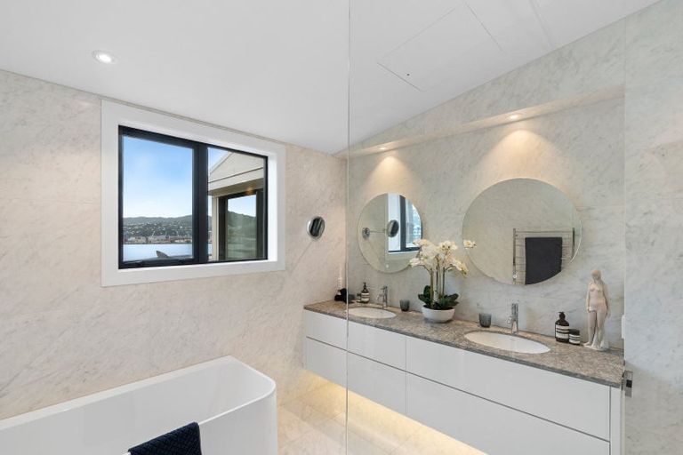 Photo of property in Bay Point Apartments, 6b/172 Oriental Parade, Oriental Bay, Wellington, 6011