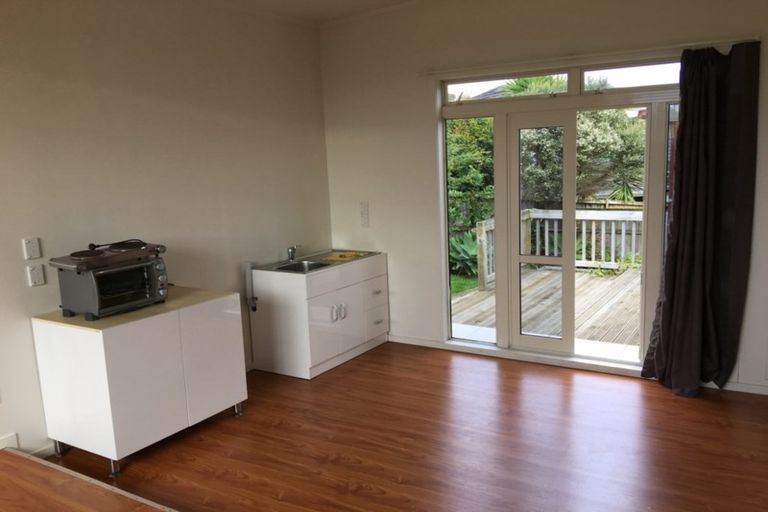 Photo of property in 10 Cairngorm Place, Highland Park, Auckland, 2010