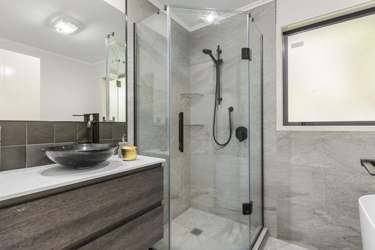 Photo of property in 45 Condor Place, Unsworth Heights, Auckland, 0632