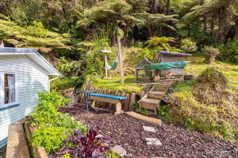 Photo of property in 36 Wyndham Road, Pinehaven, Upper Hutt, 5019