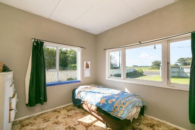 Photo of property in 464 South Road, Omata, New Plymouth, 4374