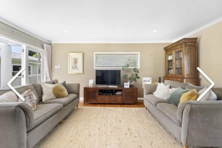 Photo of property in 33 Covil Avenue, Te Atatu South, Auckland, 0610