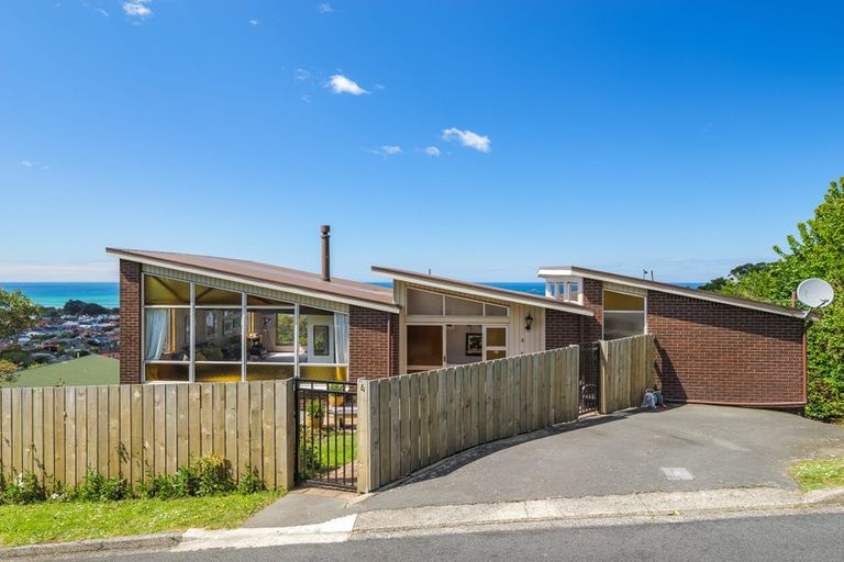 Photo of property in 4 Winston Place, Kew, Dunedin, 9012