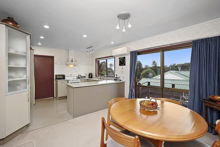 Photo of property in 2 Caledonia Place, Highlands Park, New Plymouth, 4312